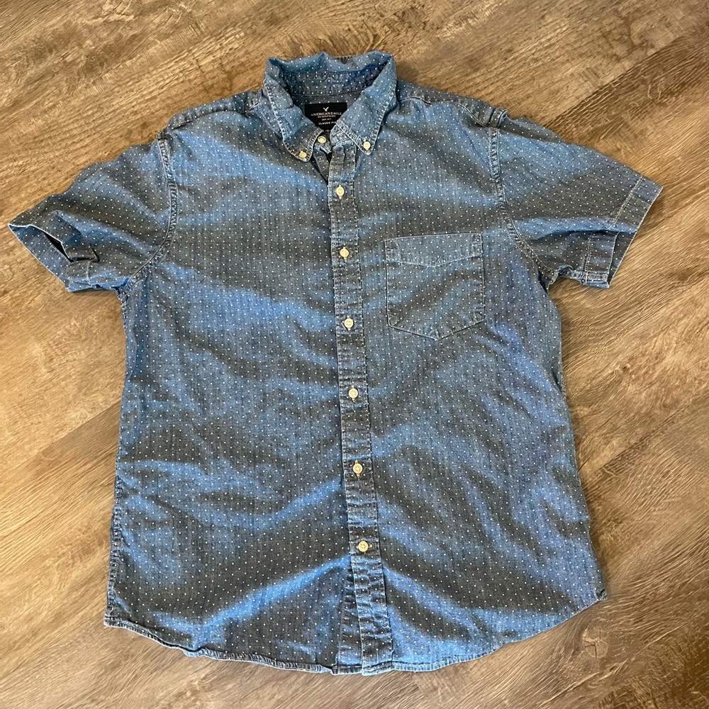 EUC Men’s American Eagle Chambray Button Down - LARGE